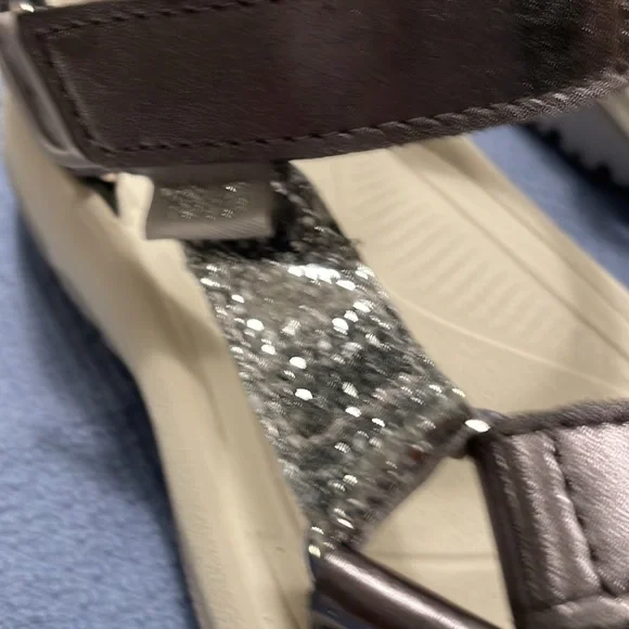 COPY - Teva-Sandals - Picture 9 of 10